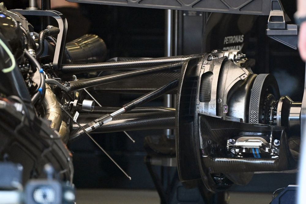 Flechas de la dire ión y el tambor delantero del Mercedes W14