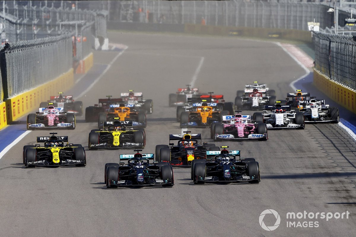 Lewis Hamilton, Mercedes F1 W11 Valtteri Bottas, Mercedes F1 W11, Max Verstappen, Red Bull Racing RB16 and Daniel Ricciardo, Renault F1 Team R.S.20 at the start of the race