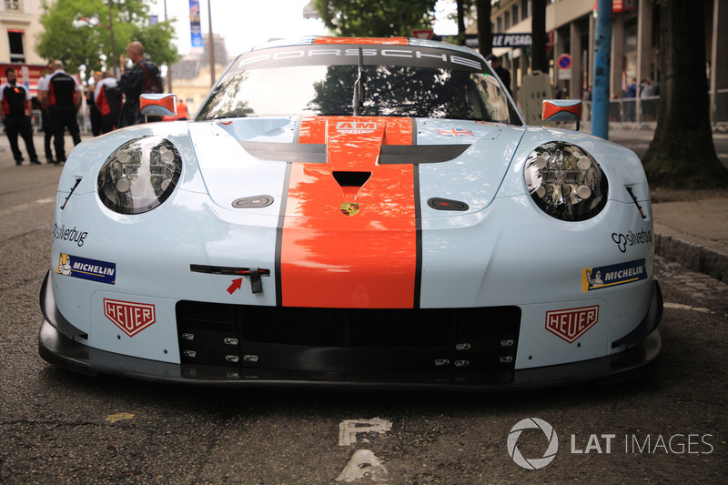 #86 Gulf Racing Porsche 911 RSR