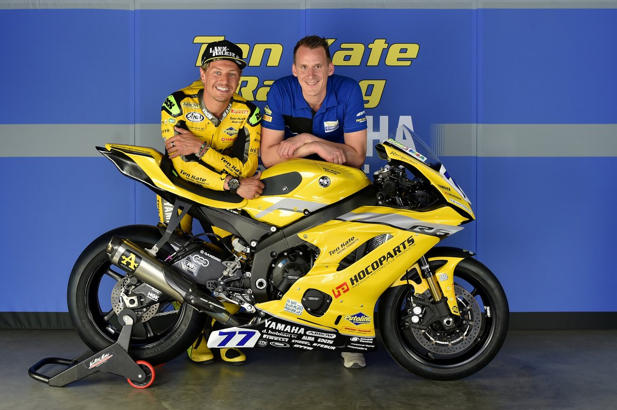 Dominique Aegerter dan Team Manager Ten Kate Racing, Kervin Bos.