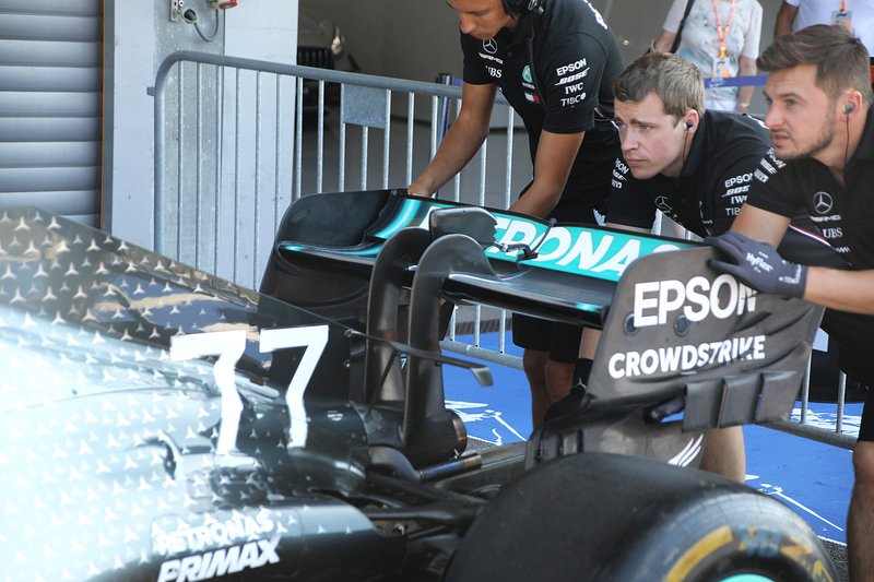 Mercedes AMG F1 W10, dettaglio dell'ala posteriore pià scarica vista a Spa in qualifica