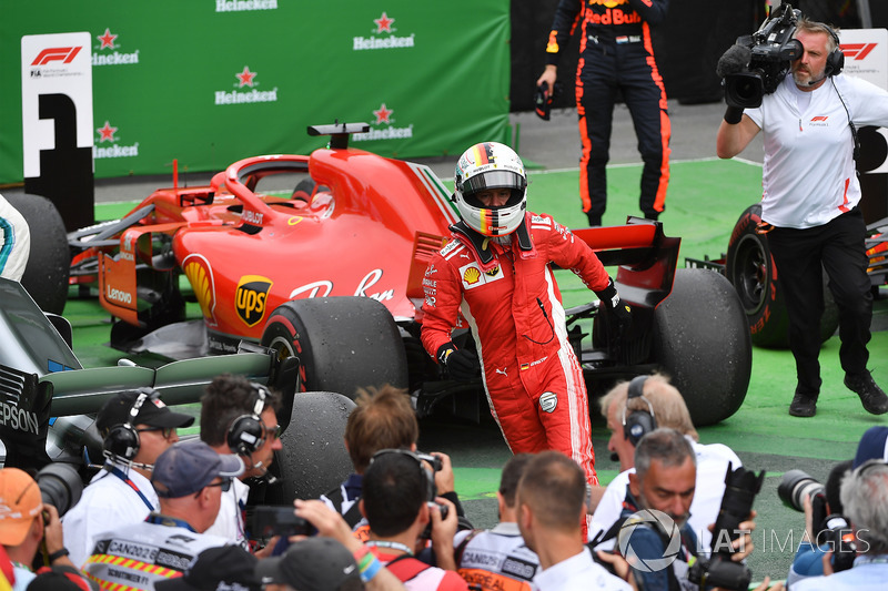Yarış galibi Sebastian Vettel, Ferrari, parc ferme