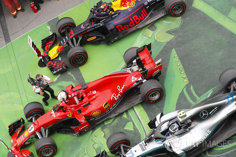 El ganador del GP de Canadá, Sebastian Vettel, Ferrari celebra su victoria en parc ferme