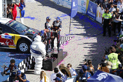 Подиум: победители Себастьен Ожье и Жюльен Инграссиа, M-Sport Ford