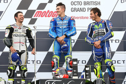 Подіум: переможець гонки Маверік Віньялес, Team Suzuki MotoGP, друге місце Кел Кратчлоу, Тeam LCR Ho