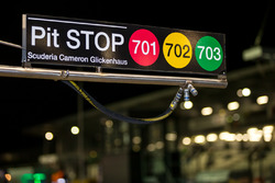 Kommandostand der Scuderia Cameron Glickenhaus