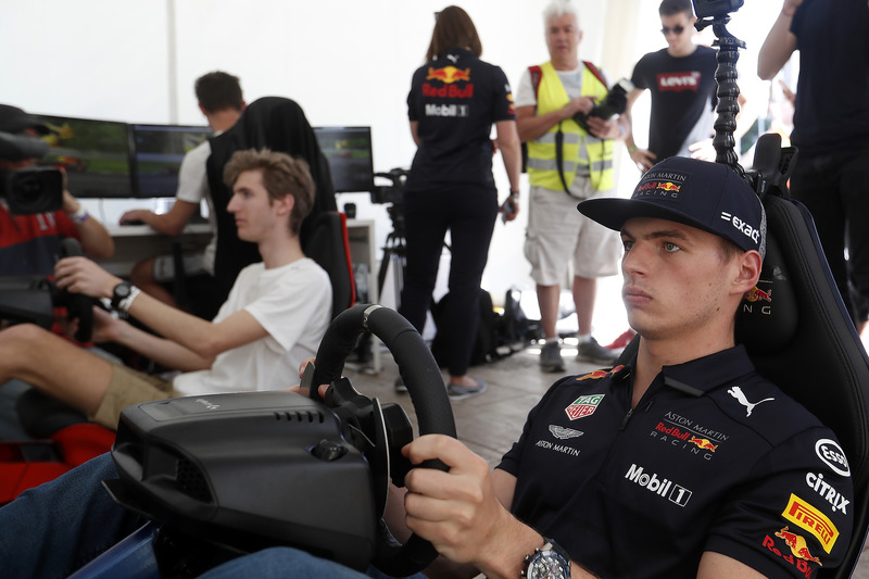 Макс Ферстаппен, Red Bull Racing, на симуляторі
