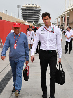 Niki Lauda, Mercedes AMG F1 Fahri Direktörü ve Toto Wolff, Mercedes AMG F1 Direktörü