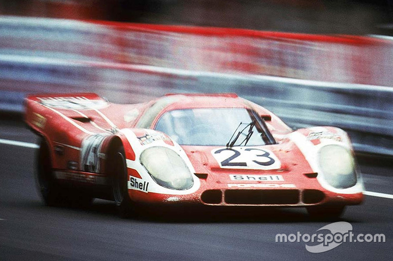 Экипаж Porsche 917K в составе Ханса Херрмана и Ричарда Эттвуда, 1970 год