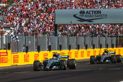 Валттері Боттас, Льюіс Хемілтон, Mercedes-Benz F1 W08 Hybrid, фінішують