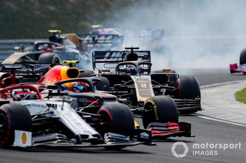 Kimi Raikkonen, Alfa Romeo Racing C38, à la lutte avec Pierre Gasly, Red Bull Racing RB15, et Romain Grosjean, Haas F1 Team VF-19