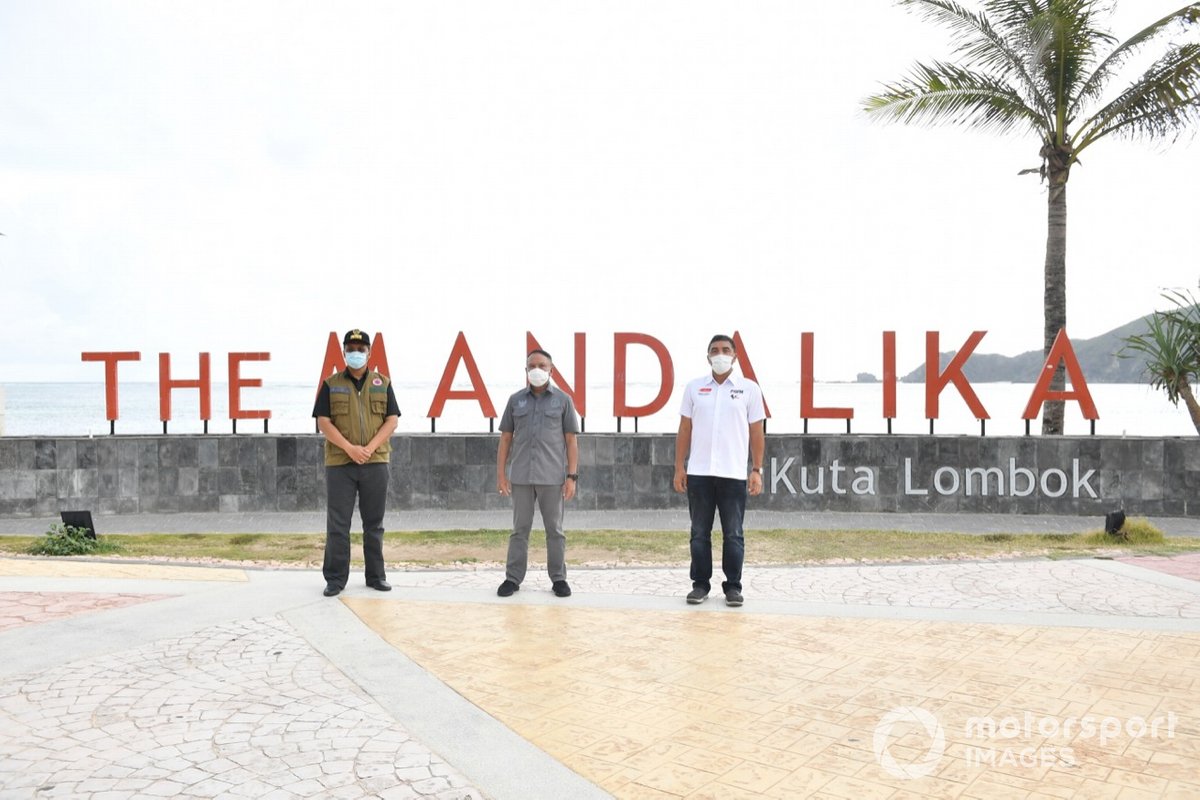 Direktur Utama ITDC, Abdulbar M Mansoer, Menteri Pemuda dan Olahraga Republik Indonesia, Zainudin Amali, saat meninjau pembangunan Sirkuit Mandalika, beberapa waktu lalu.