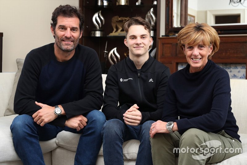 Oscar Piastri bersama mantan pembalap F1, Mark Webber, dan istrinya, Ann Webber