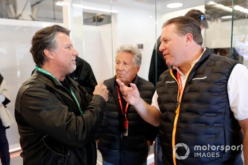 Michael Andretti, Mario Andretti y Zak Brown, Director Ejecutivo, McLaren