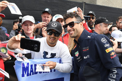 Daniel Ricciardo, Red Bull Racing fans selfie