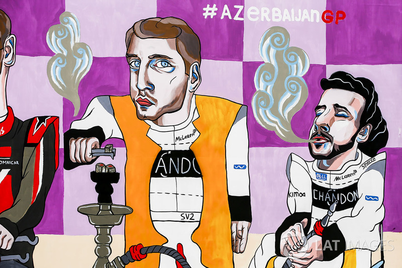 Resim, Stoffel Vandoorne, McLaren, Fernando Alonso, McLaren, smoking Shisha