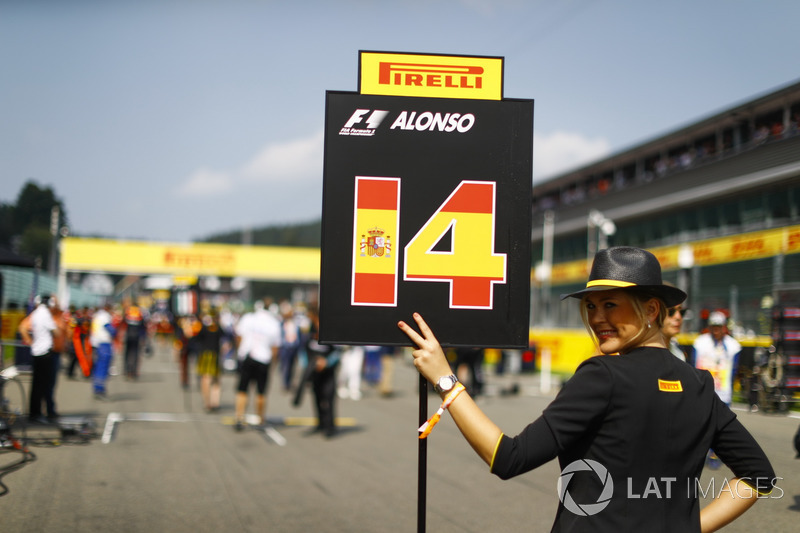 Chica de la parrilla de Fernando Alonso, McLaren