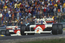 Alain Prost, McLaren MP4/2B TAG Porsche; Niki Lauda, McLaren MP4/2B TAG Porsche