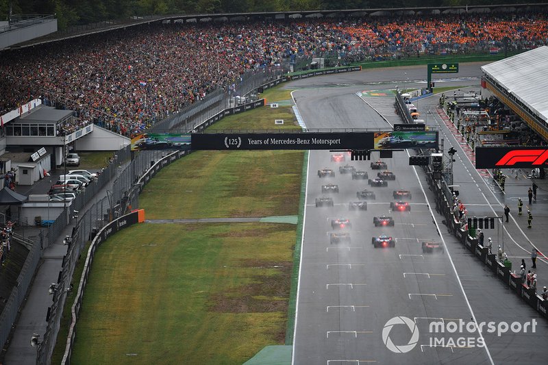 Lewis Hamilton, Mercedes AMG F1 W10, leads Valtteri Bottas, Mercedes AMG W10, Max Verstappen, Red Bull Racing RB15, Carlos Sainz Jr., McLaren MCL34, Kimi Raikkonen, Alfa Romeo Racing C38, and the rest of the field at the start