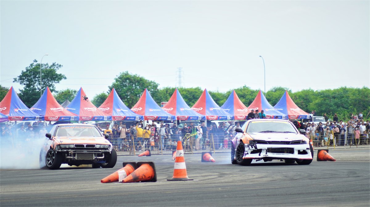 Drifter Indonesia, Emmanuel Amandio, saat ambil bagian di Meikarta Drift Session 2021
