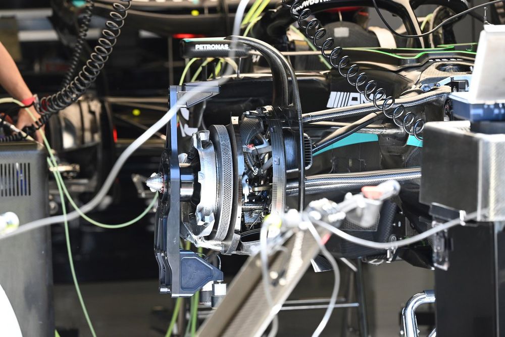 Mercedes W14 detalle del disco de freno