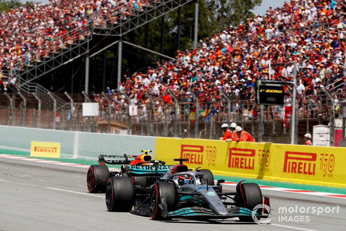 George Russell, Mercedes W13, Sergio Pérez, Red Bull Racing RB18