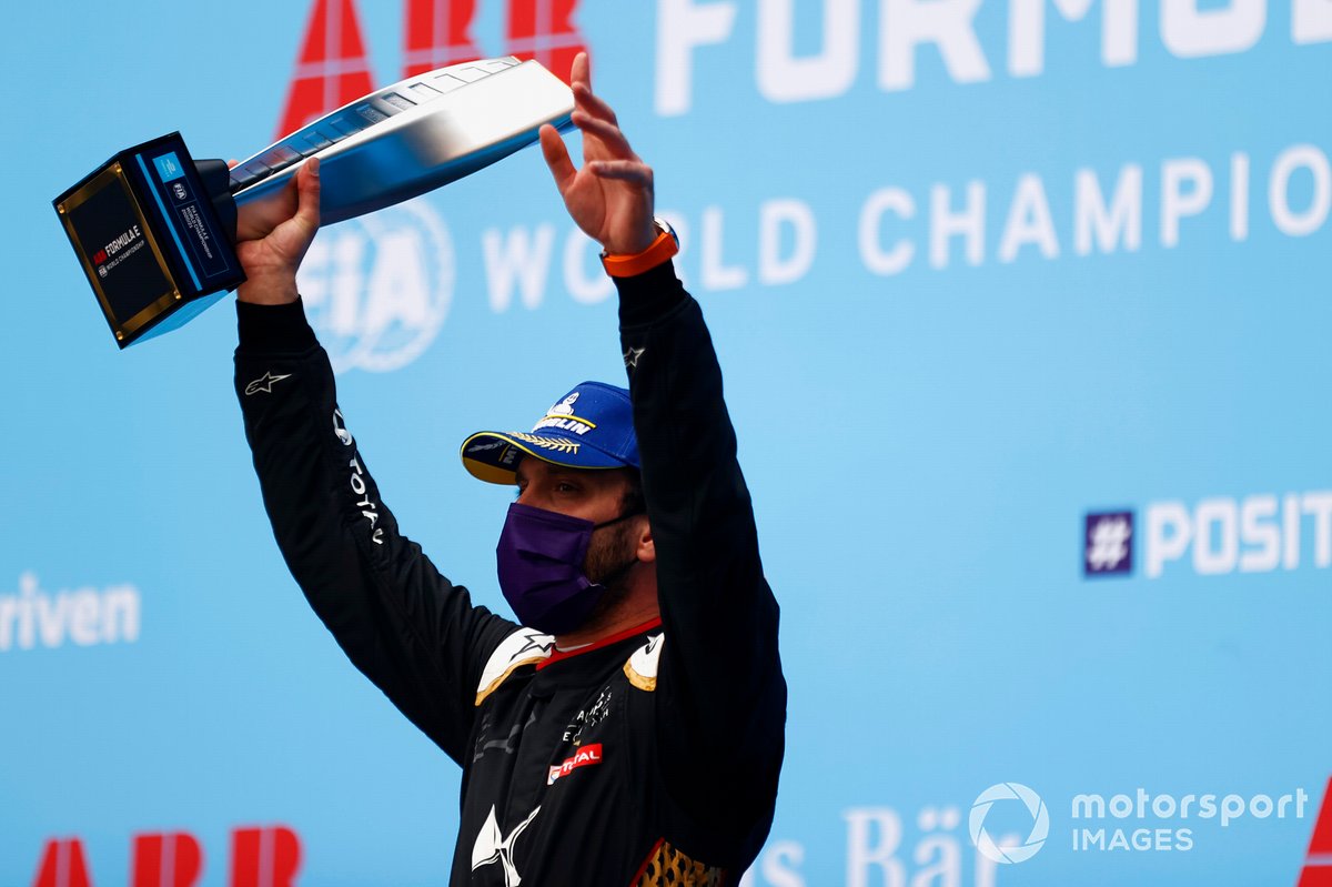 Il vincitore della gara Jean-Eric Vergne, DS Techeetah sul podio