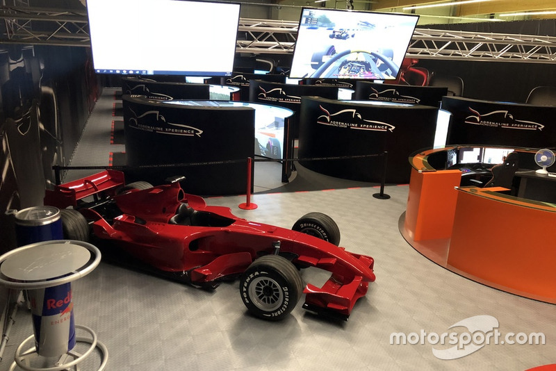 Bij Adrenaline Xperience zijn zowel rookies als ervaren simracers welkom.