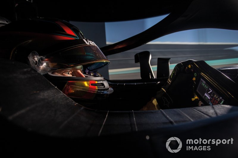 Stoffel Vandoorne, en el simulador de Mercedes AMG en Silverstone
