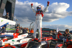 #7 Audi Sport Team Joest Audi R18: Marcel Fässler, Andre Lotterer, Benoit Tréluyer winnaars