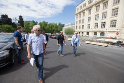 Charlie Whiting bei der Streckenbesichtigungin Baku