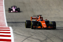 Фернандо Алонсо, McLaren MCL32, Естебан Окон, Sahara Force India F1 VJM10