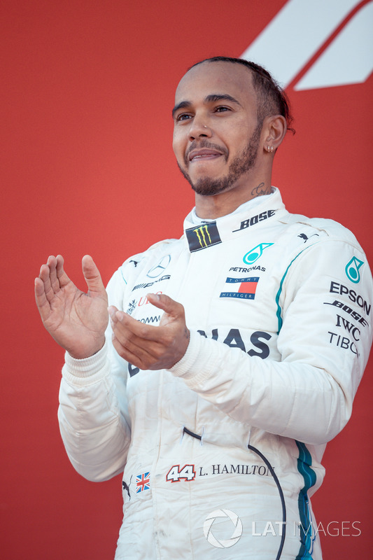 Hamilton tarolt a Mercedesszel Barcelonában - F1 2018