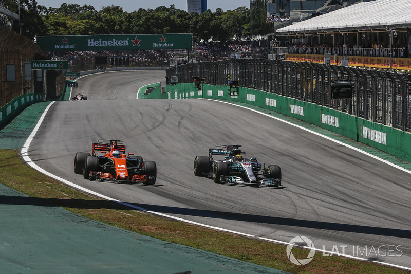 Фернандо Алонсо, McLaren MCL32, Льюіс Хемілтон, Mercedes-Benz F1 W08