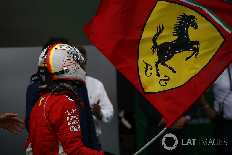 Yarış galibi Sebastian Vettel, Ferrari, parc ferme