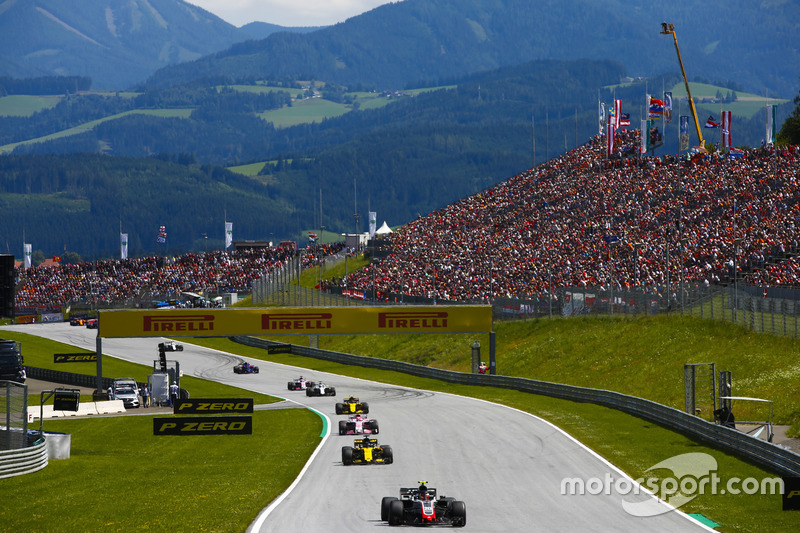Kevin Magnussen, Haas F1 Team VF-18, Nico Hulkenberg, Renault Sport F1 Team R.S. 18,Esteban Ocon, Force India VJM11, Carlos Sainz Jr., Renault Sport F1 Team R.S. 18