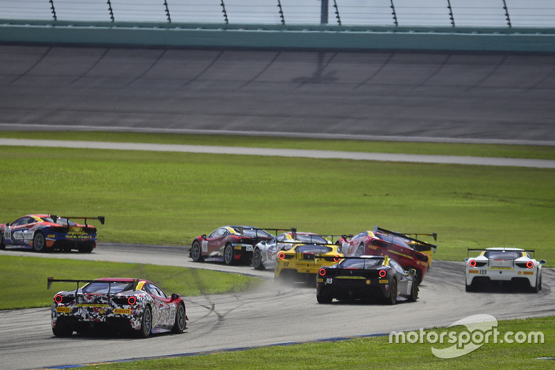 #117 The Collection Ferrari 488 Challenge: Amir Kermani, #124 Ferrari of Long Island Ferrari 488 Challenge: Jerome Jacalone, incidente