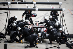 Jenson Button, McLaren Honda F1 Team MP4-31 pitstop