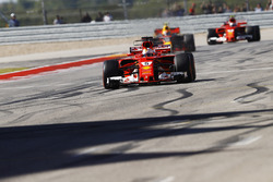 Sebastian Vettel, Ferrari SF70H, Max Verstappen, Red Bull Racing RB13, Kimi Raikkonen, Ferrari SF70H