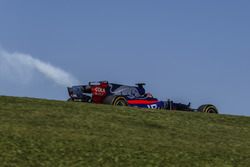 Brendon Hartley, Scuderia Toro Rosso STR12 ilk antrenmanda motor problemi ile yolda kalıyor
