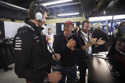 Керівник Mercedes AMG F1 Тотто Вольфф, невиконавчий директор Mercedes AMG F1 Нікі Лада, Валттері Бот