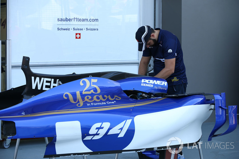 Sauber C36 bodywork