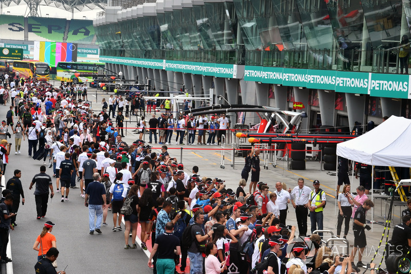 F1 in Schools students in pit lane