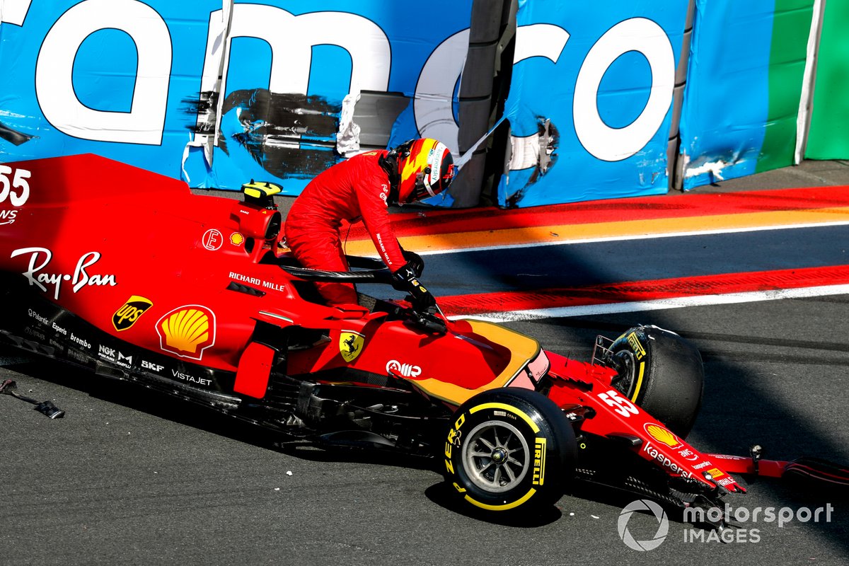 Carlos Sainz Jr., Ferrari SF21 crash
