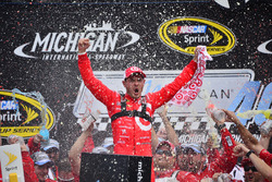 Sieger Kyle Larson, Chip Ganassi Racing, Chevrolet