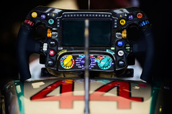 Кермо Mercedes AMG F1 Льюіса Хемілтона