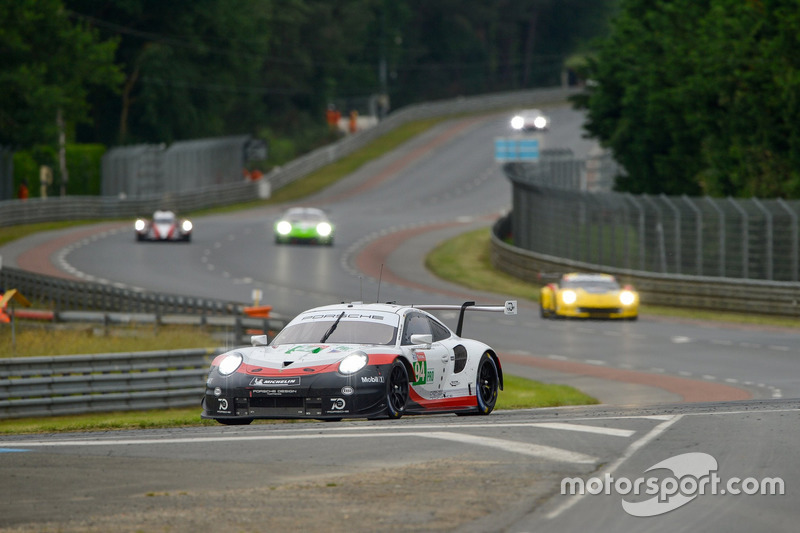 №94 Porsche 911 RSR