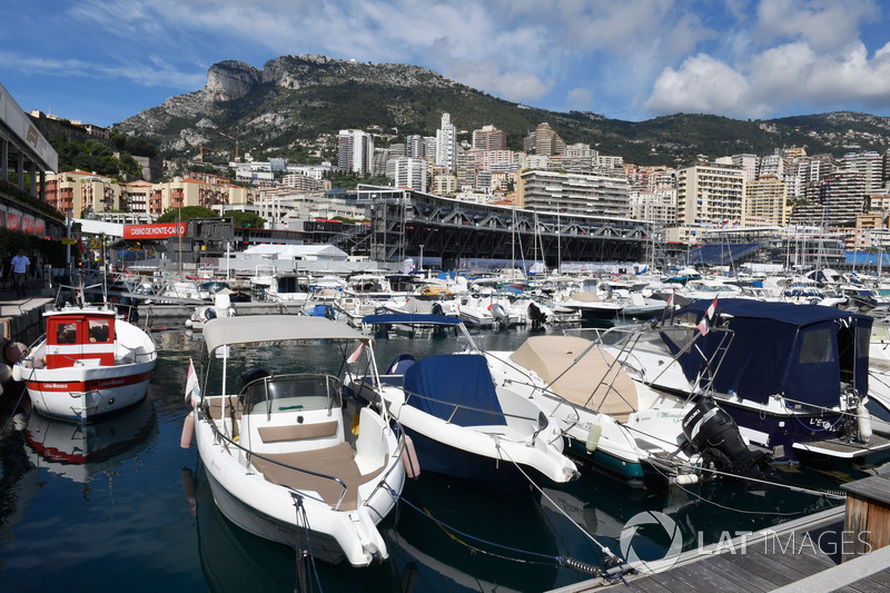 Bateaux dans le port
