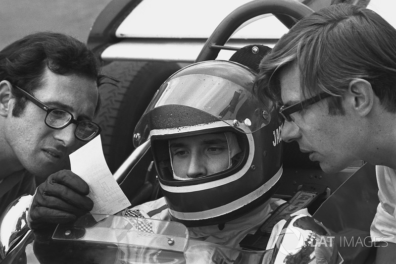 Jacky Ickx, Ferrari 312B, estudios de datos técnicos con Mauro Forghieri, Director técnico de Ferrari