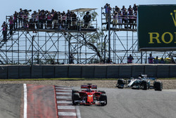 Себастьян Феттель, Ferrari SF70H, Льюіс Хемілтон, Mercedes-Benz F1 W08, на старті